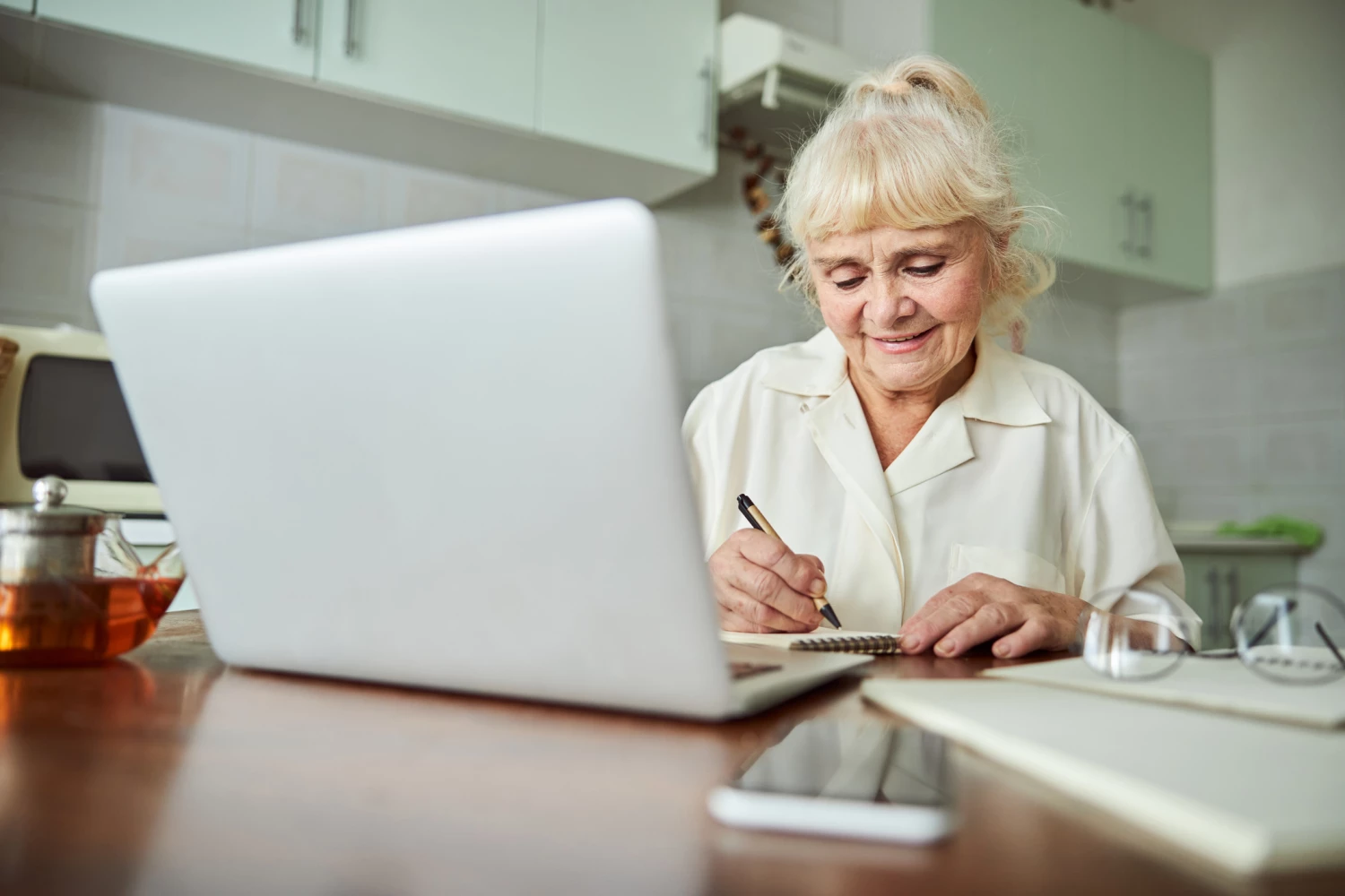 woman writing NDIS Goals - Focus Care