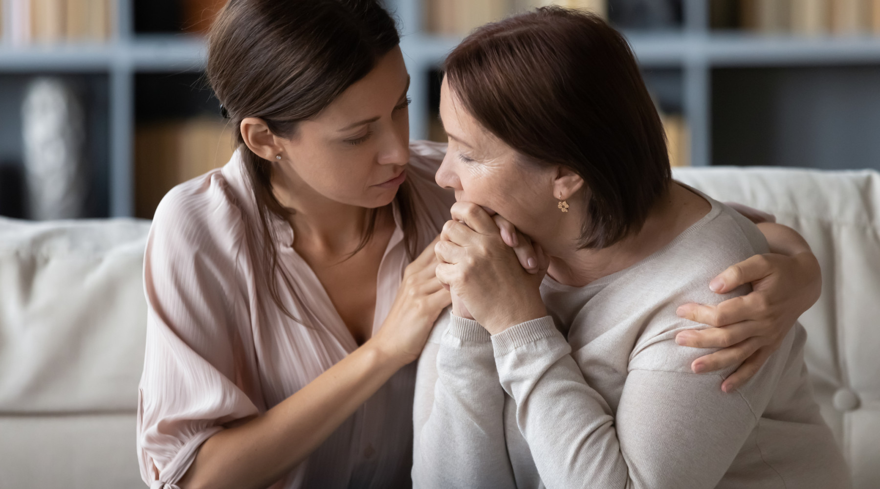 woman providing emotional support to mother with Acquired Brain Injury